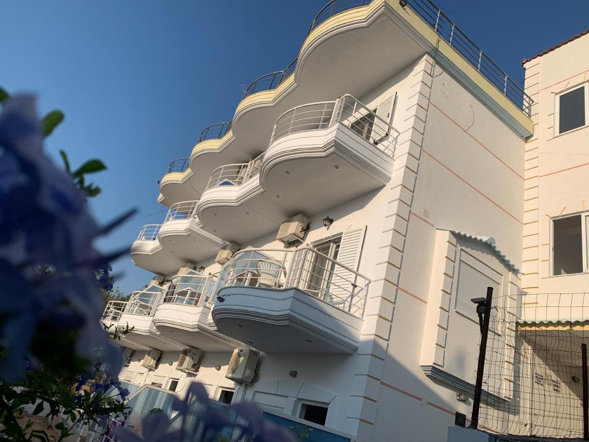 Henardi Apartments คซามิล ภายนอก รูปภาพ