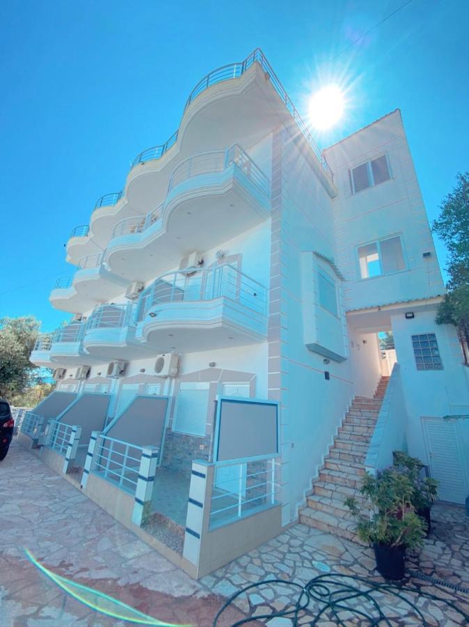 Henardi Apartments คซามิล ภายนอก รูปภาพ