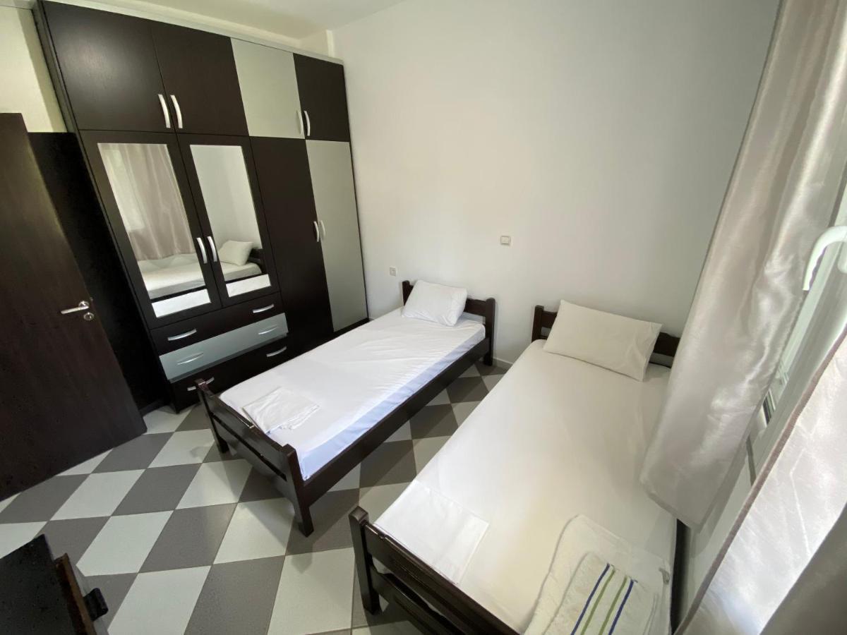 Henardi Apartments คซามิล ภายนอก รูปภาพ
